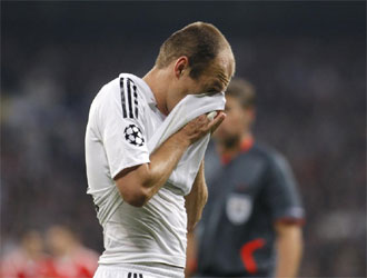 Robben, en un gesto de decepción durante el choque con el Liverpool.