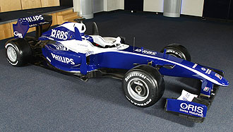 El nuevo Williams FW31 destaca por sus alerones verticales y por sus nuevos colores azul y blanco.