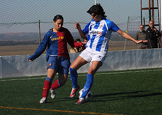 La azulgrana Mari Paz en un lance del partido ante el Cajasol