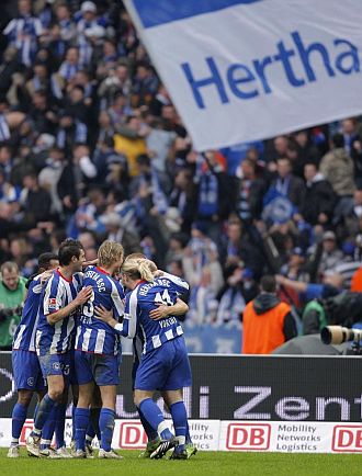 Los jugadores del Hertha de Berln celebran un gol.