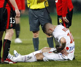 Benzema, lesionado en la cadera.
