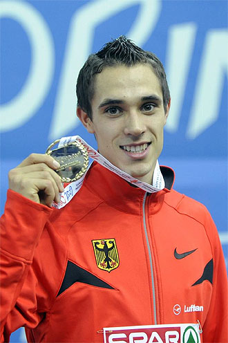Sebastian Bayer posa con la medalla de oro en los Europeos de Turn.