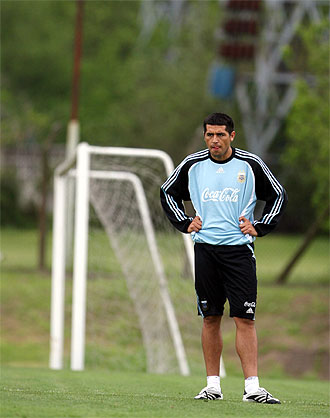 Juan Romn Riquelme en un entrenamiento con la seleccin argentina.