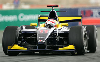 Javi Villa pilota el monoplaza del equipo Super Nova en el circuito de Dubai.