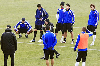Marcelino se dirige a sus jugadores durante un entrenamiento del Zaragoza