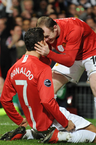 Rooney y Cristiano celebran el segundo contra el Inter