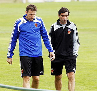 Marcelino charla con Cuartero durante un entrenamiento del Zaragoza