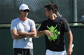 Darren Cahill junto a Fernando Vernando en Indian Wells.