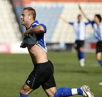 Rubn Navarro celebra un gol.