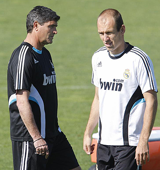 Juande Ramos y Robben, durante el entrenamiento del Real MAadrid.