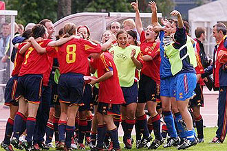 Las jugadoras de la selección española femenina celebran una victoria