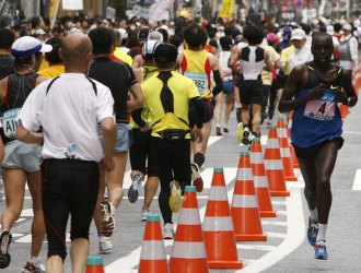 Momento del maratn de Tokio con Salim Kipsang en primer plano.