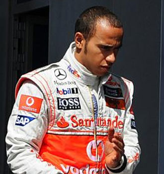 Hamilton, en el paddock de Jerez