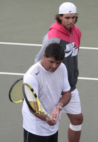 Rafa Nadal y Toni Nadal en un entrenamiento en Manacor.