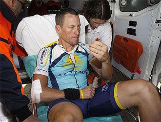 Armstrong en la ambulancia.