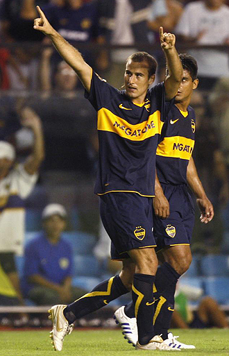 Rodrigo Palacio celebrando un gol con Boca Juniors
