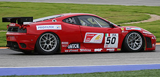 lvaro Barba a los mandos de su Ferrari 430.