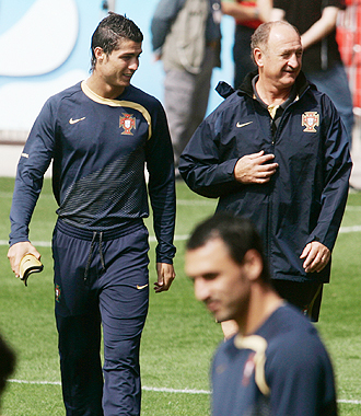 Scolari junto a Cristiano Ronaldo durante su etapa de seleccionador de Portugal