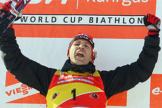 El noruego Ole Einar Bjorndalen celebra su ttulo de Biatln