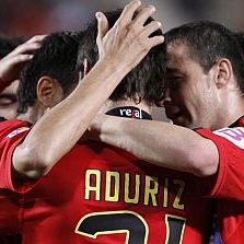 Los jugadores del Mallorca celebran un gol de Aduriz