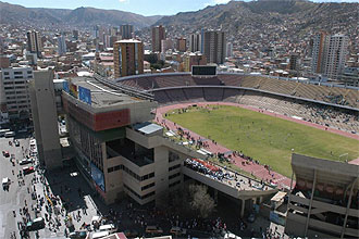 Vista panormica del estadio Hernndo Siles en La Paz, a 3.577 metros sobre el nivel del mar