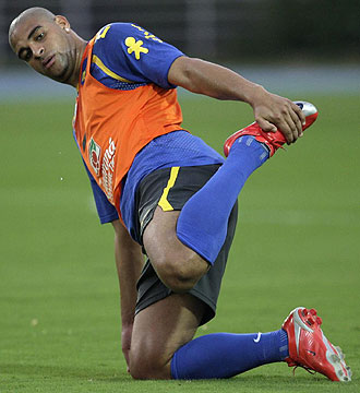 Adriano, entrenando con la selección brasileña.