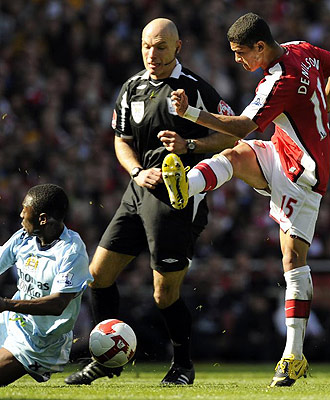 El ingls Howard Webb, durante el Arsenal - Manchester City de esta temporada.