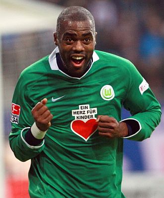 Grafite celebra un gol con el Wolfsburgo.