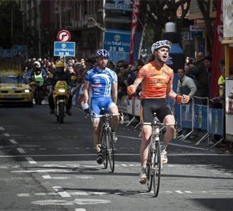 Samuel Snchez celebra una victoria de etapa en la Vuelta al Pas Vasco.