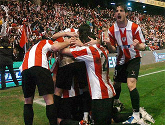 Los jugadores del Athletic celebran un gol en la semifinal frente al Sevilla