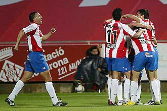 Los jugadores del Girona celebran una victoria que puede valer una permanencia