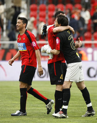 Los jugadores del Mallorca celebran la victoria ante el Almer�a.