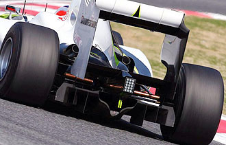 Vista del polmico difusor entre las ruedas traseras del Brawn de Rubens Barrichello.