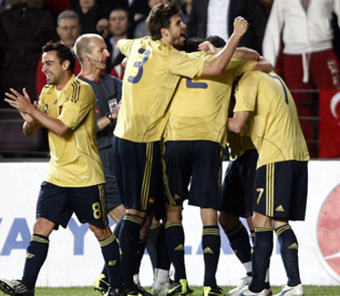 Los jugadores de la Selección celebran uno de los goles marcados en Estambul.