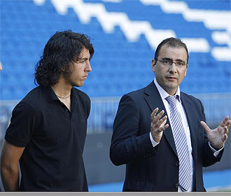 Dani Parejo junto a Juan Ignacio Gallardo, subdirector de MARCA, en la presentacin de la prxima gala 'Ftbol Draft'09'.