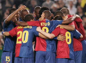 Los jugadores del Barcelona celebran uno de los tantos que marcaron al Sevilla.