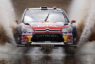 Loeb pilota su Citroën en el Rally de Argentina.