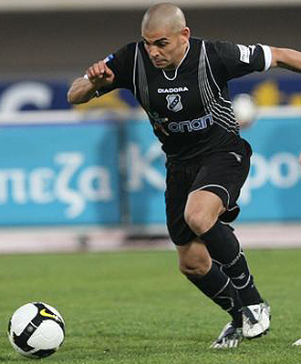 El espaol Juanjo Bezares, durante un partido con el OFI Creta