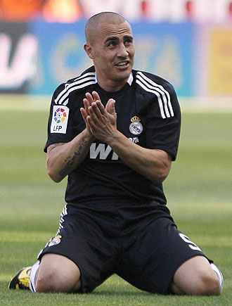 Fabio Cannavaro durante un partido del Real Madrid