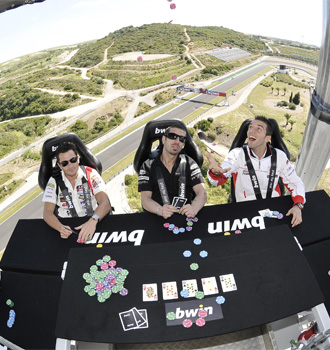 Los pilotos, jugando al pker en el cielo de Jerez