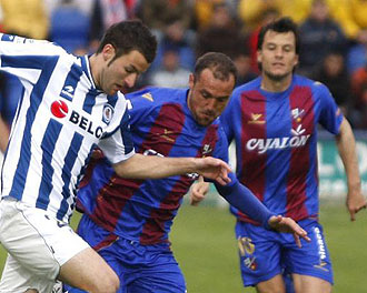El Huesca durante el partido ante la Real