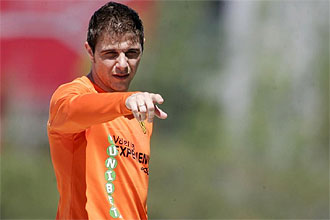 Joaqun hace un gesto con la mano derecha durante un entrenamiento del Valencia