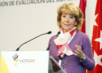 Esperanza Aguirre, en rueda de prensa tras su ponencia.