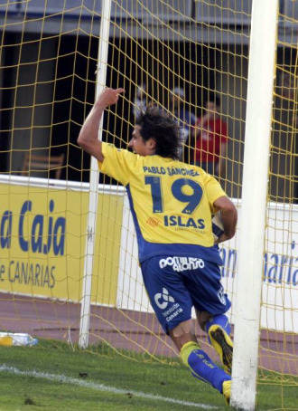 Pablo Snchez celebra un gol de Las Palmas.
