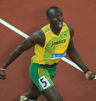 Bolt celebra uno de sus triunfos en Pekn