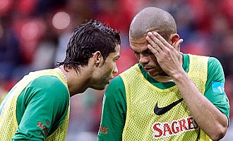 Cristiano y Pepe, durante un entrenamiento con Portugal en 2008.