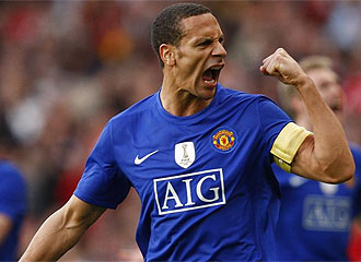 Ferdinand celebra un gol del Manchester United.