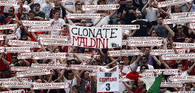 "Clonad a Maldini" peda alguno desde la grada