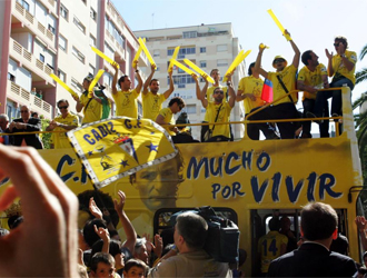 El Cádiz celebra el ascenso con sus seguidores