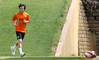 Silva realiza carrera continua en solitario durante el entrenamiento del Valencia.
